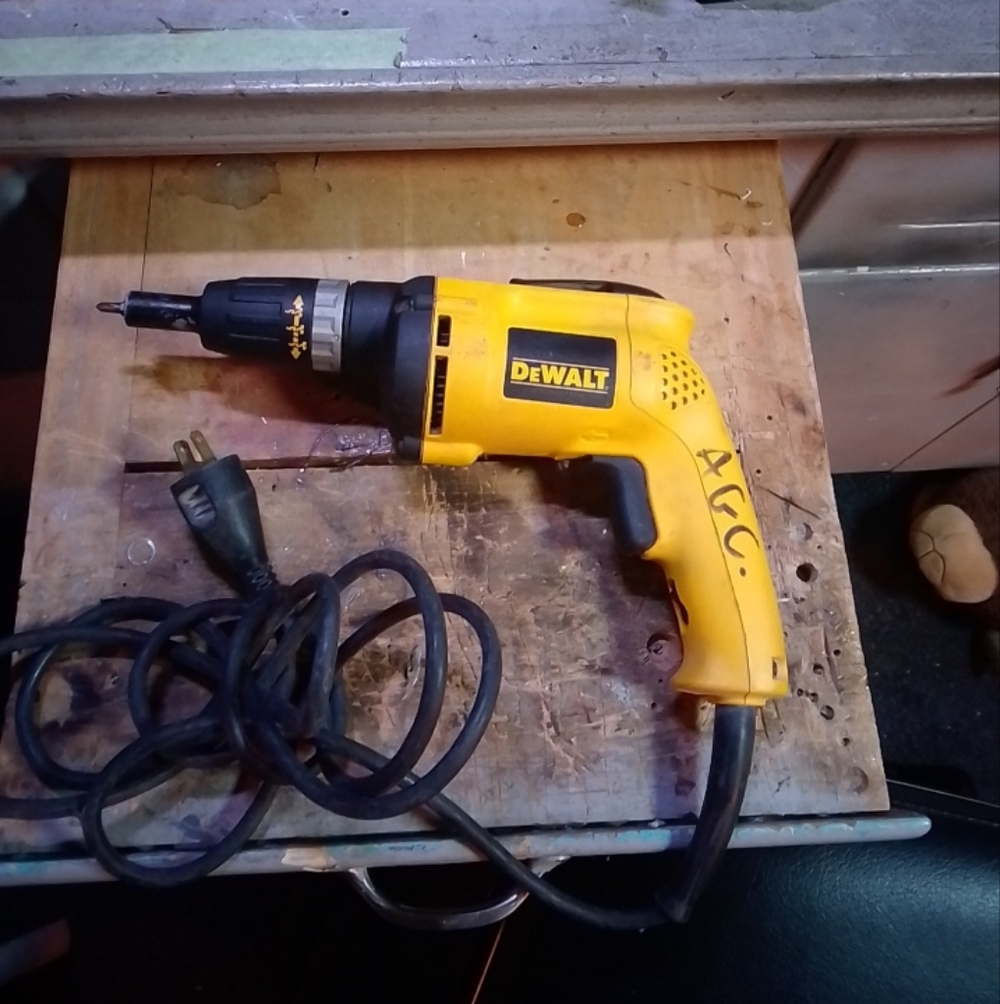 DEWALT CORDED DRYWALL SCREW GUN